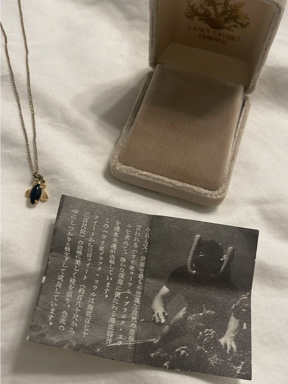 MAUI DIVERS HAWAII Gold Vintage Pendant Necklace with Coral Stone